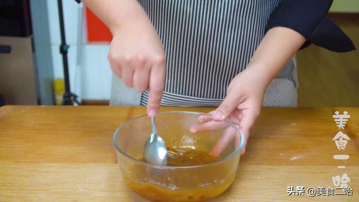 煎饼果子酱料怎么调制(煎饼果子酱料怎么调制视频教程)