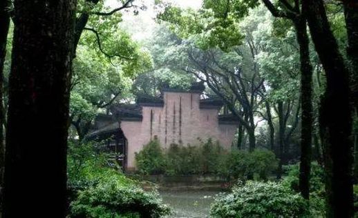 饮湖上初晴后雨是什么季节 饮湖上初晴后雨是夏天吗